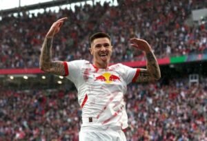 رسميًا: مانشستر يونايتد يتعاقد مع المهاجم الشاب بنيامين سيزكو!